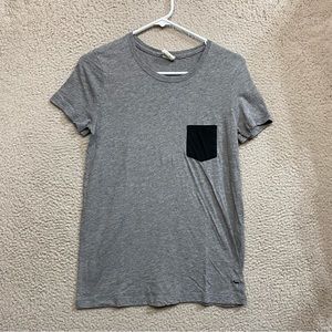 PINK Victoria’s Secret women’s extra small gray black pocket shirt sleeve tee